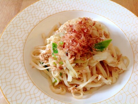 鮭缶で味噌焼きうどん